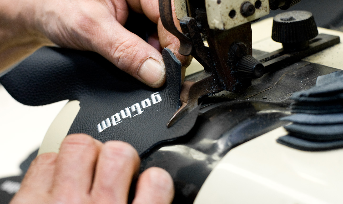 Couture main logo volant Momo